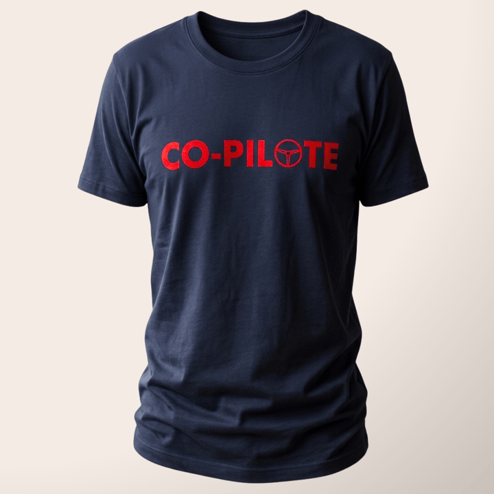 Vroom Vroom Tee Shirt "Co-Pilote" - Vroom Vroom Tee Shirt Co-Pilote. Coton organique bio, imprimé en France avec fierté. Coupe confortable et respirante pour un port quotidien sans compromis.