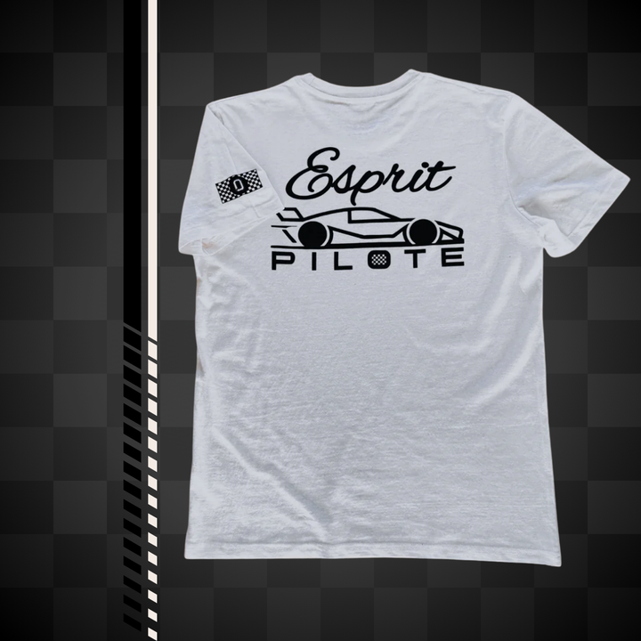 Affirmez votre look avec Esprit Pilote Tee Shirt "#0" - Ce tee-shirt célèbre l’origine de la marque avec audace. Numéro 0, il rend hommage aux voitures ouvreuses en rallye, annonçant l’arrivée des premiers pilotes et garantissant la maîtrise du parcours.
