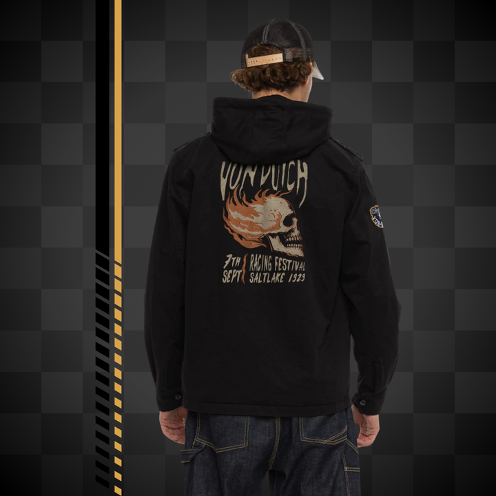 Von Dutch Veste à Capuche mi-saison "Salt" - Veste à capuche denim Von Dutch collection Salt. 100% coton, coloris noir/blanc/orange. Fermeture bouton, coupe mi-saison idéale pour les passionnés de style racing authentique. - Esprit Pilote