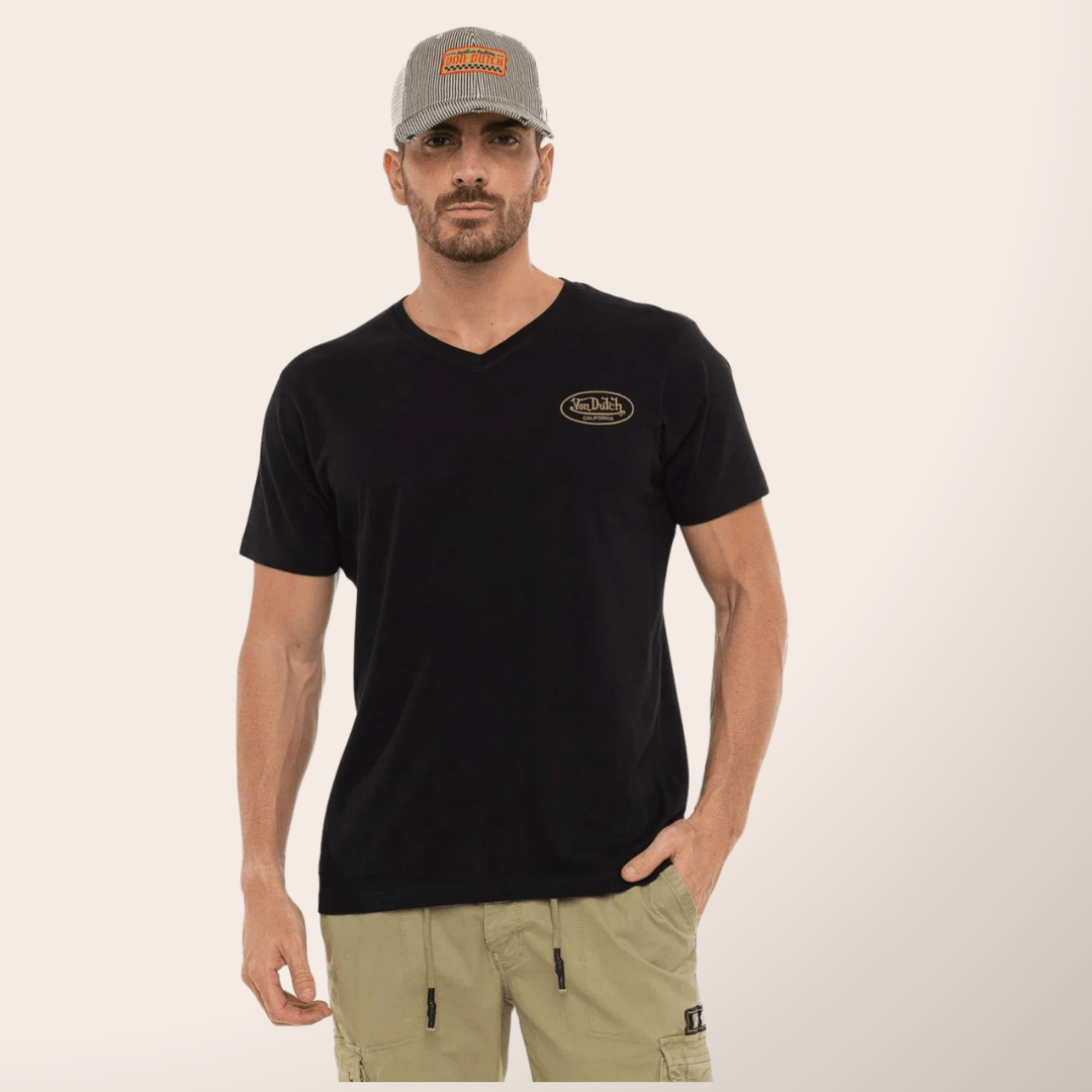 Von Dutch Tee Shirt Col V "Hot" - Von Dutch Tee Shirt Col V Hot. Confectionné en 100% coton léger, il offre un confort optimal pour l'été. Sa coupe régulière en fait une pièce polyvalente.