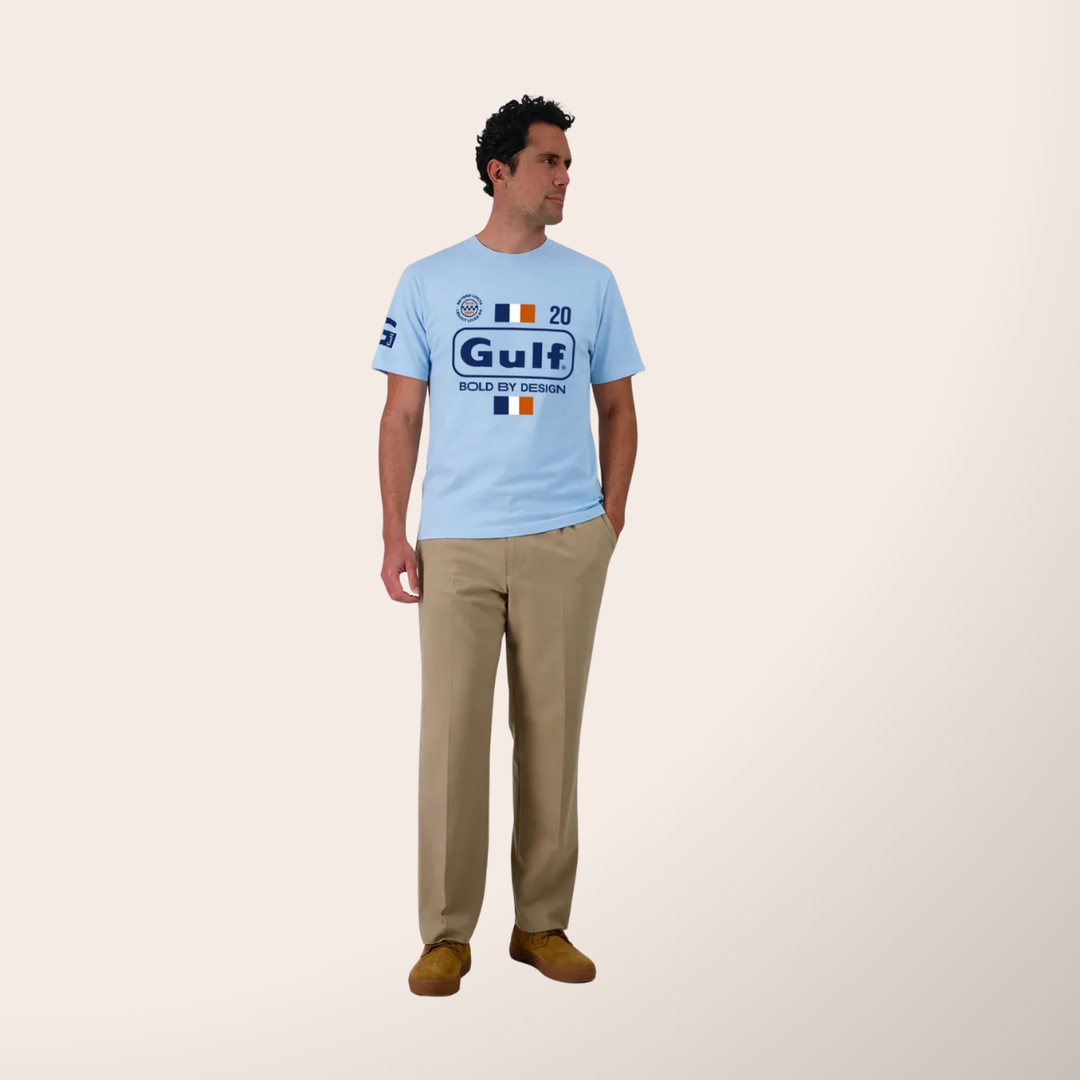 Gulf Tee Shirt "Bold Classics" - Gulf Tee Shirt "Bold Classics" - Tee-shirt 100 % coton avec col rond, grande sérigraphie devant et détails logo cuir au côté.