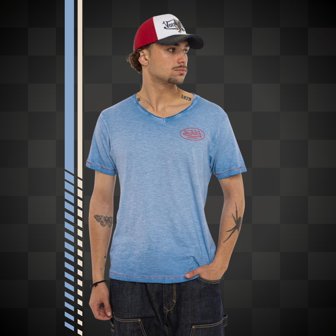 Von Dutch Tee Shirt Col V "Piston" - Von Dutch Tee Shirt Col V "Piston"– coton 100% flammé, coupe régulière et manches courtes. -