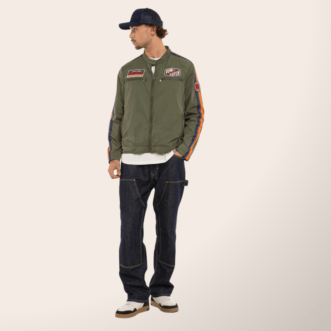 Von Dutch Blouson Mi-Saison "Oil" - Von Dutch Blouson Mi-Saison "Oil", alliant style urbain et praticité. 100% polyester, ce blouson offre légèreté et durabilité pour les transitions saisonnières.