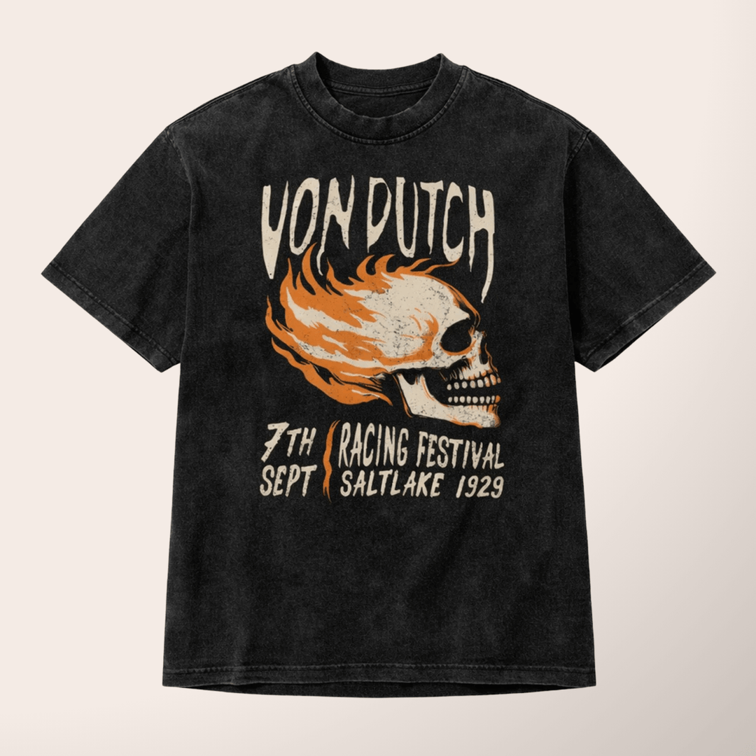 Von Dutch Tee Shirt Oversize "Poster" - Le Von Dutch Tee Shirt Oversize "Poster" incarne le style vintage avec une coupe relaxed. 100% coton, il allie confort et légèreté pour les beaux jours.