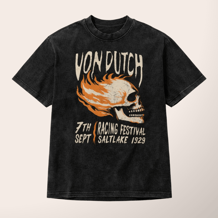 Von Dutch Tee Shirt Oversize "Poster" - Le Von Dutch Tee Shirt Oversize "Poster" incarne le style vintage avec une coupe relaxed. 100% coton, il allie confort et légèreté pour les beaux jours.