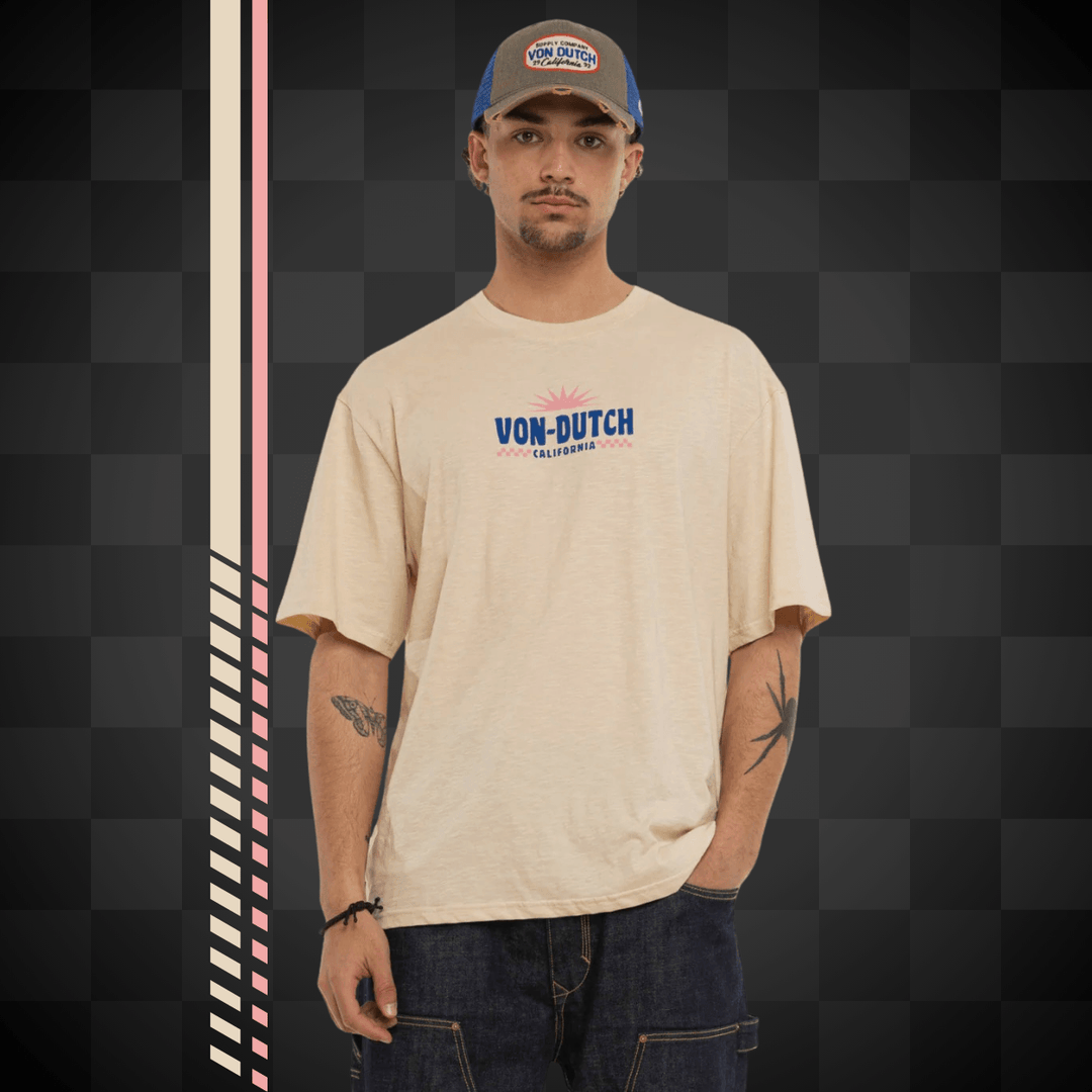 Von Dutch Tee Shirt Oversize "California" - Von Dutch Tee Shirt Oversize "California". Coupe confortable en 100% coton avec col rond et manches courtes. Effet flammé pour un style vintage authentique. - Esprit Pilote