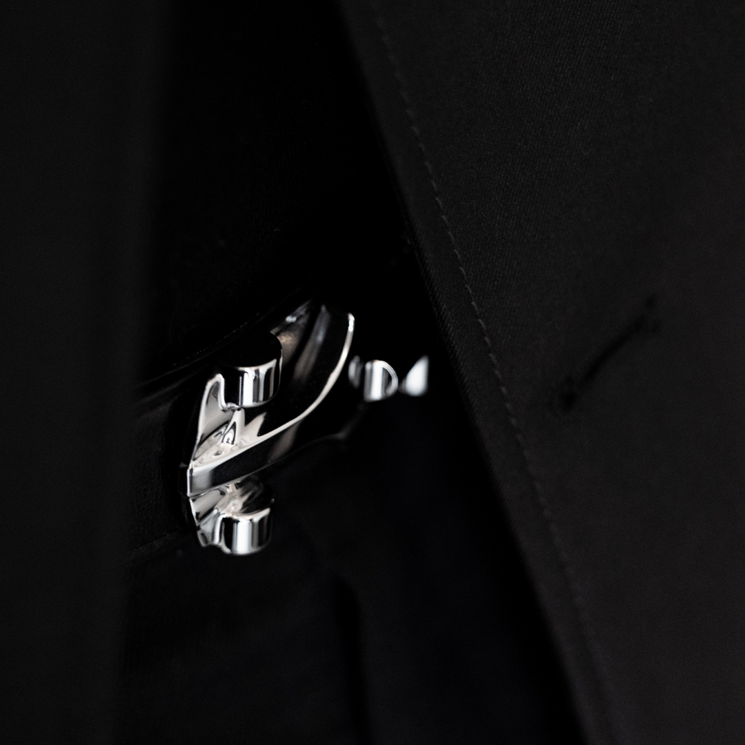 Aise Paris - Monoplace - Or, Or Rose ou Palladium - Aise Paris - Monoplace - Ceinture - Chez AISE, chaque création est réalisée avec un engagement envers l’excellence et une attention minutieuse aux détails. - Esprit Pilote -