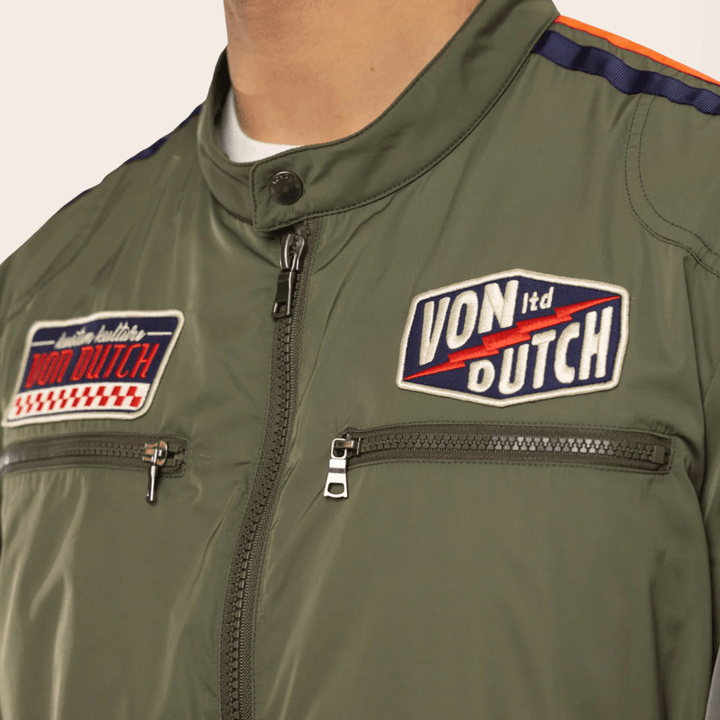 Von Dutch Blouson Mi-Saison "Oil" - Von Dutch Blouson Mi-Saison "Oil", alliant style urbain et praticité. 100% polyester, ce blouson offre légèreté et durabilité pour les transitions saisonnières.