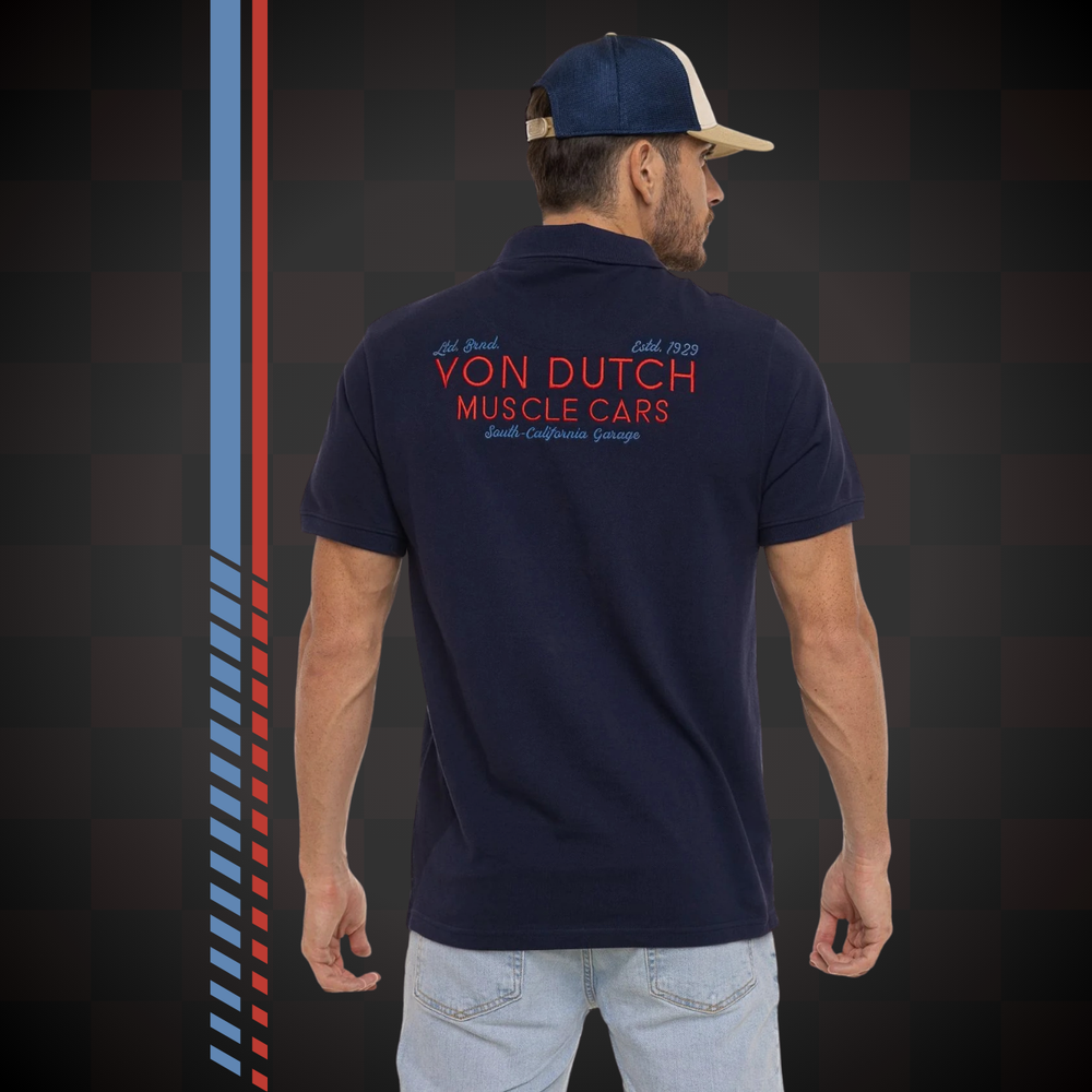 Von Dutch Polo "East" - Von Dutch Polo East bleu marine. Coupe régulière, manches courtes, col boutonné. 100% coton pour un confort optimal. Style intemporel et décontracté.