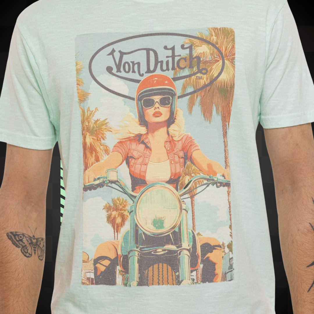 Von Dutch Tee Shirt "Girls 3" - Von Dutch Tee Shirt Girls 3 en 100% coton avec col rond et manches courtes. Effet flammé unique. Lavage 30°. - Esprit Pilote