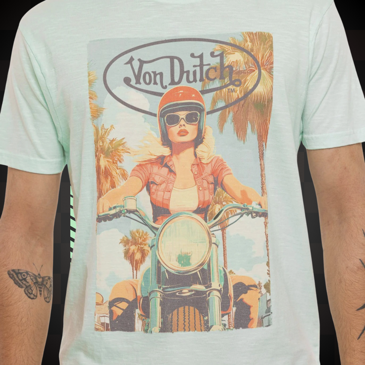 Von Dutch Tee Shirt "Girls 3" - Von Dutch Tee Shirt Girls 3 en 100% coton avec col rond et manches courtes. Effet flammé unique. Lavage 30°. - Esprit Pilote