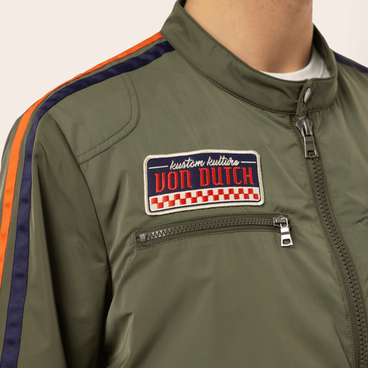 Von Dutch Blouson Mi-Saison "Oil" - Von Dutch Blouson Mi-Saison "Oil", alliant style urbain et praticité. 100% polyester, ce blouson offre légèreté et durabilité pour les transitions saisonnières.