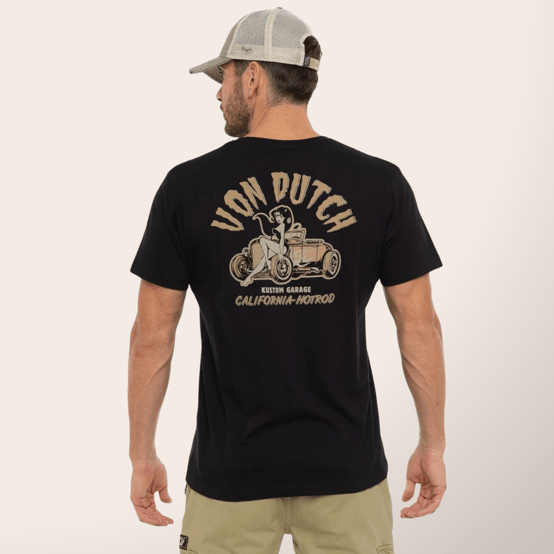 Von Dutch Tee Shirt Col V "Hot" - Von Dutch Tee Shirt Col V Hot. Confectionné en 100% coton léger, il offre un confort optimal pour l'été. Sa coupe régulière en fait une pièce polyvalente.