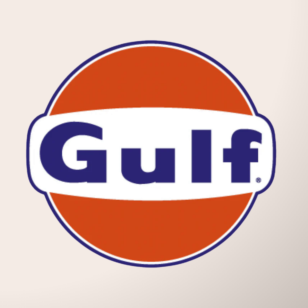 Gulf Tee Shirt "Bold Classics" - Gulf Tee Shirt "Bold Classics" - Tee-shirt 100 % coton avec col rond, grande sérigraphie devant et détails logo cuir au côté.