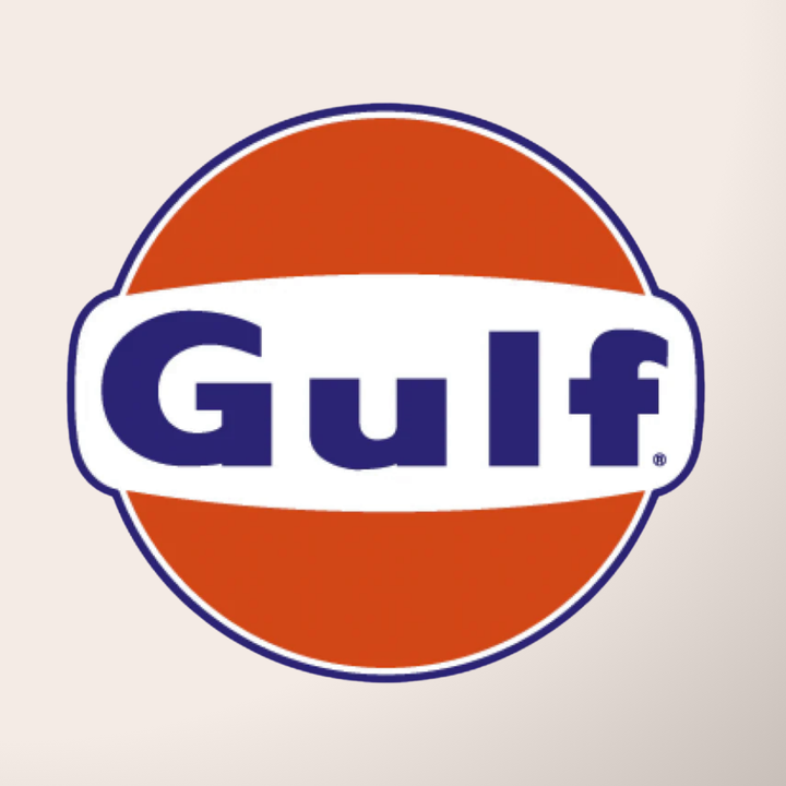 Gulf Tee Shirt "Bold Classics" - Gulf Tee Shirt "Bold Classics" - Tee-shirt 100 % coton avec col rond, grande sérigraphie devant et détails logo cuir au côté.