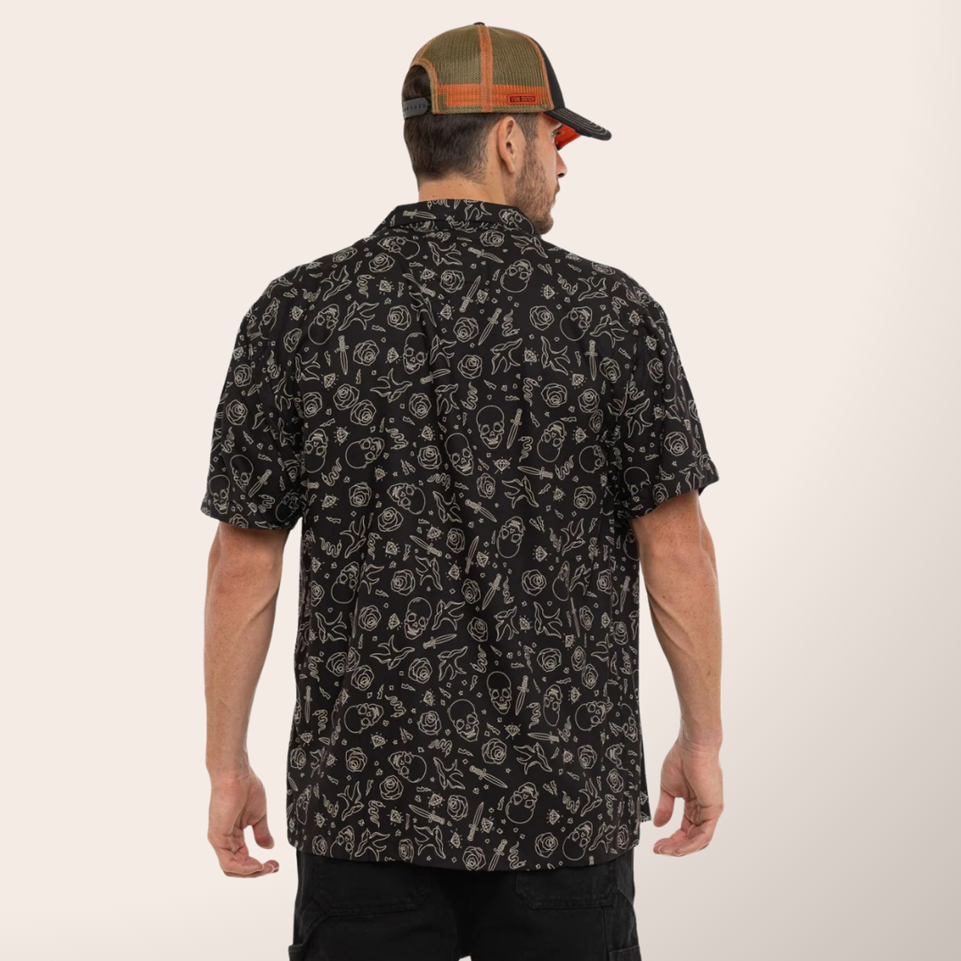 Von Dutch Chemisette "Tats" - Von Dutch Chemisette "Tats" - Von Dutch Chemise "Tats" en viscose 100% noir et blanc. Coupe régulière, manches courtes, fermeture bouton. -