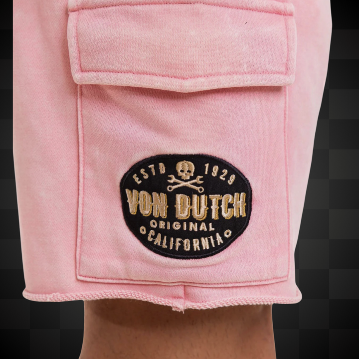 Von Dutch Bermuda "Vlad" - Von Dutch Bermuda "Vlad" - Von Dutch Bermuda "Vlad" rose et noir. Coupe droite cargo légère et confortable. Tissu délavé en coton-polyester (60/40). -