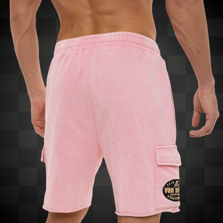 Von Dutch Bermuda "Vlad" - Von Dutch Bermuda "Vlad" - Von Dutch Bermuda "Vlad" rose et noir. Coupe droite cargo légère et confortable. Tissu délavé en coton-polyester (60/40). -
