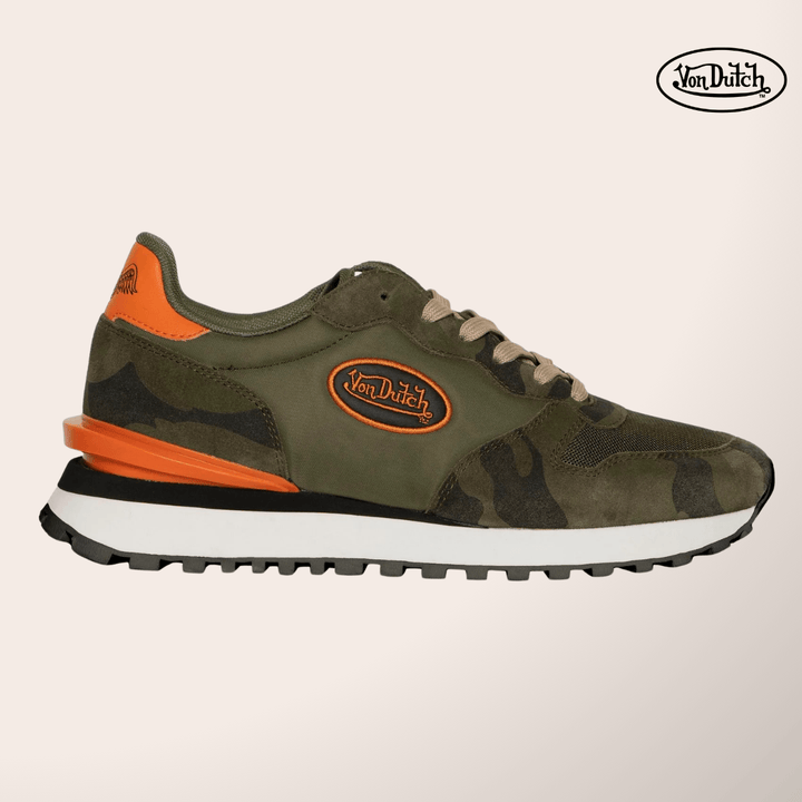 Von Dutch Basket Rétro Running "Roca" - Von Dutch Basket Rétro Running Roca avec tige mixte suède/textile respirant. Imprimé camouflage kaki et orange vif, patches signature, col rembourré. - Esprit Pilote