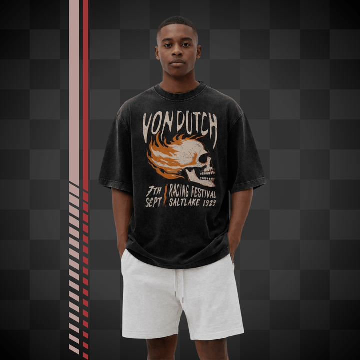 Von Dutch Tee Shirt Oversize "Poster" - Le Von Dutch Tee Shirt Oversize "Poster" incarne le style vintage avec une coupe relaxed. 100% coton, il allie confort et légèreté pour les beaux jours.