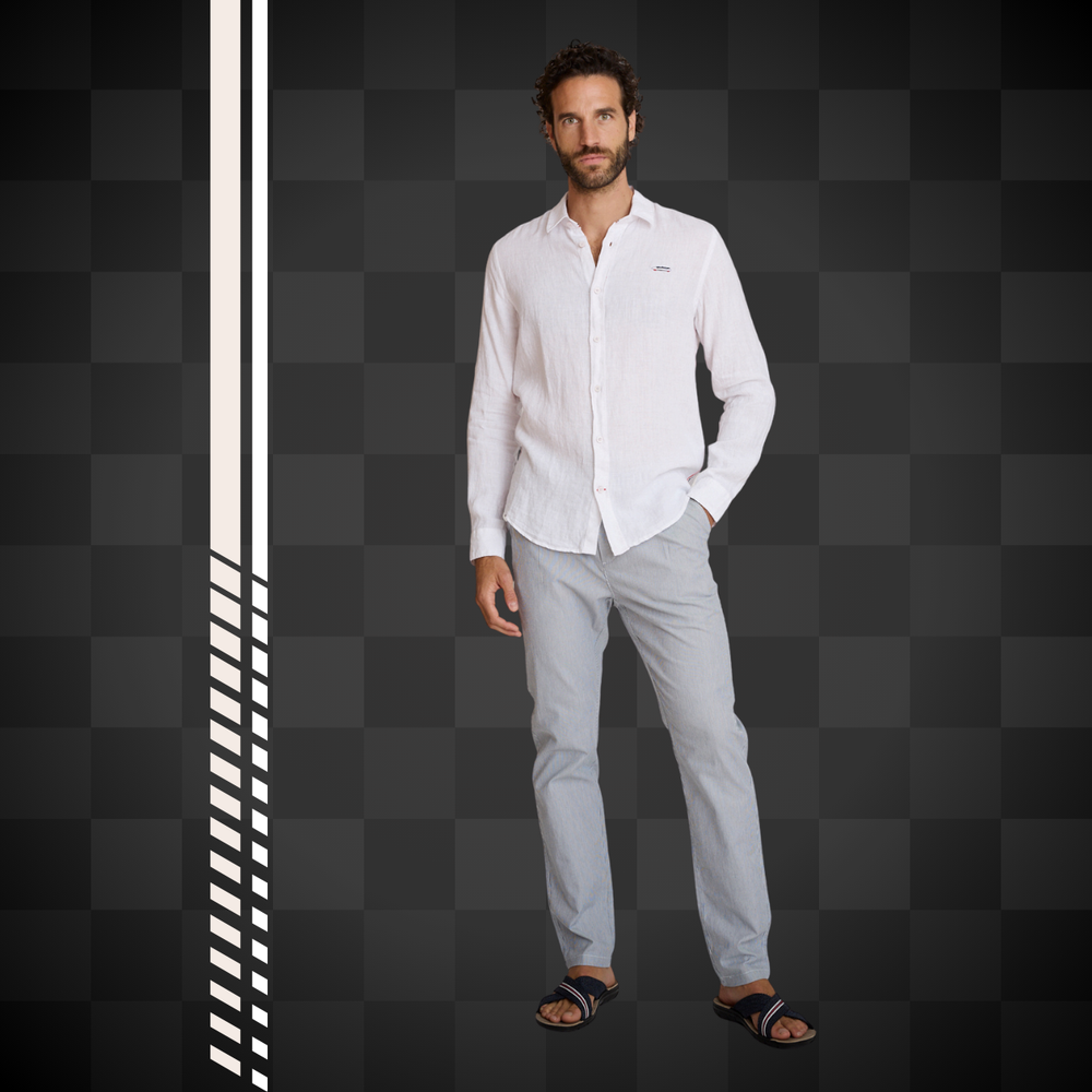 Affirmez votre look avec Delahaye Chemise 100% Lin Blanc - Chemise intemporelle en lin pur blanc, coupe régulière généreuse pour un confort optimal. Manches longues et broderie poitrine signature apportent une touche d'élégance discrète, tandis que le lis