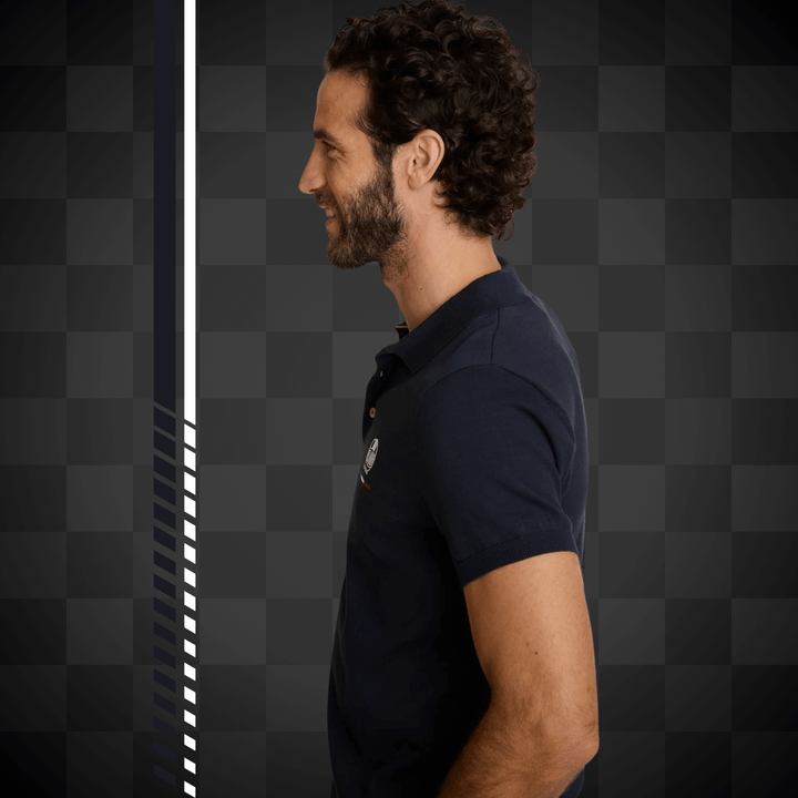 Affirmez votre look avec Delahaye Polo Lambda Marine en coton pur offrant confort et respirabilité optimale. Élastiques renforcés à la taille et aux manches - Esprit Pilote