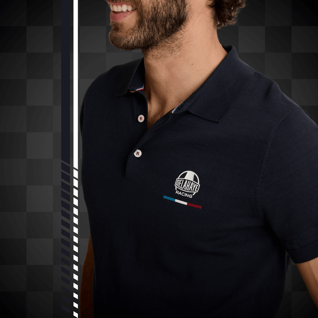 Affirmez votre look avec Delahaye Polo Lambda Marine en coton pur offrant confort et respirabilité optimale. Élastiques renforcés à la taille et aux manches - Esprit Pilote
