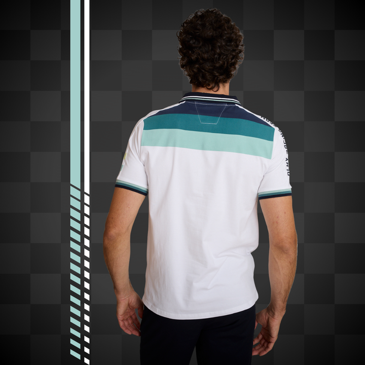 Affirmez votre look avec Delahaye Polo Racing Manches Courtes Blanc/Sauge/Marine - Polo racing authentique confectionné en coton-élasthanne pour un confort optimal et une liberté de mouvement. Doté d'un col zippé pratique, de bords côtelés aux manches pou