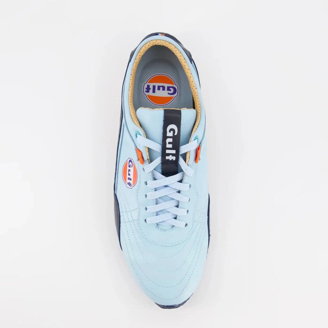 Gulf Chaussures Cuir Style Pilote "Racy Leather" Light Blue - Gulf Chaussures Cuir Style Pilote "Racy Leather" Light Blue. Tige en cuir nappa premium offrant souplesse et durabilité.