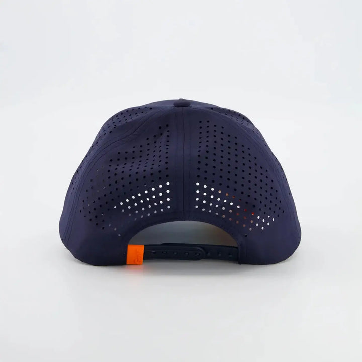 Gulf Casquette "Gradient Tech" - Gulf Casquette "Gradient Tech" - Gulf Casquette "Gradient Tech" — style graphique moderne avec design 6 panneaux en polyester micro perforé. Logo Gulf 3D - Esprit Pilote
