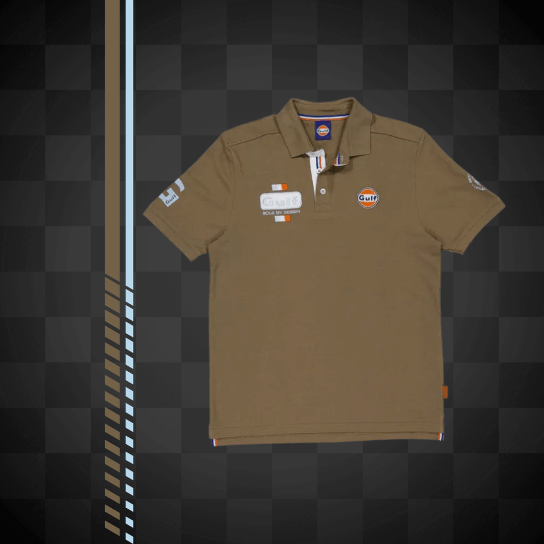 Affirmez votre look avec Gulf Polo "Bold Classics" Olive - il incarne l'essence du style racing avec assurance. il affiche une construction robuste et durable. - Esprit Pilote