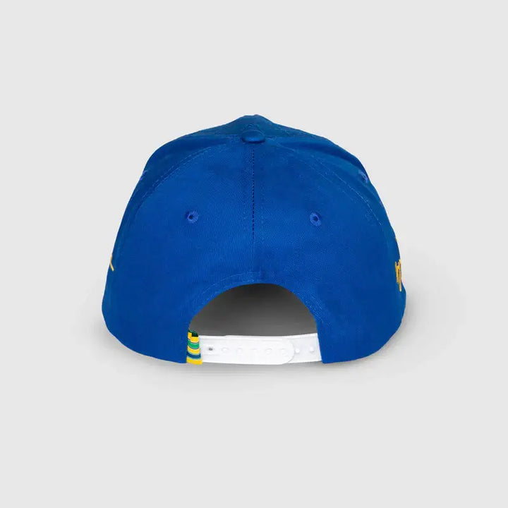 Ayrton Senna Casquette "Nacional" Quilted - Arrivage en cours. Ayrton Senna Casquette "Nacional" Quilted. Brodée à l'effigie de la légende. 100% coton, surpiqûre premium. Incontournable pour les fans. - Esprit Pilote
