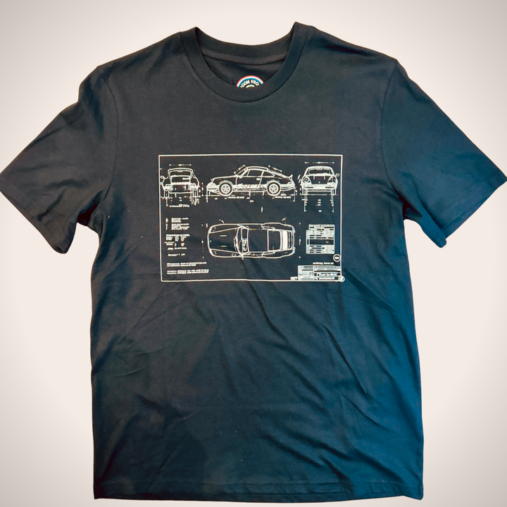 Affirmez votre look avec Vroom Vroom Tee Shirt "911 Carrera" - T-shirt 100% coton biologique mettant à l'honneur la légendaire Porsche 911 Carrera. Confectionné à partir de fibres biologiques certifiées, ce vêtement allie confort et responsabilité environ