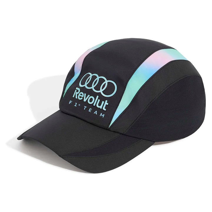 Revolut Audi F1 Team Casquette Miami 2026 Revolut Audi F1 Team Casquette Miami 2026 — Votre accessoire incontournable pour vibrer au rythme du Grand Prix. En polyester 100% recyclé Esprit Pilote