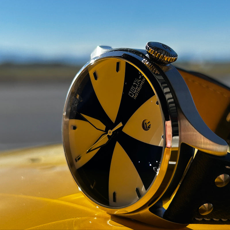 Affirmez votre look avec Delta-2 Montre Luftwaffe édition limitée 300ex - Détails du produit Les Delta-2 de la série coaxiale sont des montres à la fois robustes et élégantes, qui se portent en toutes circonstances. L'arrière transparent laisse entrevoir