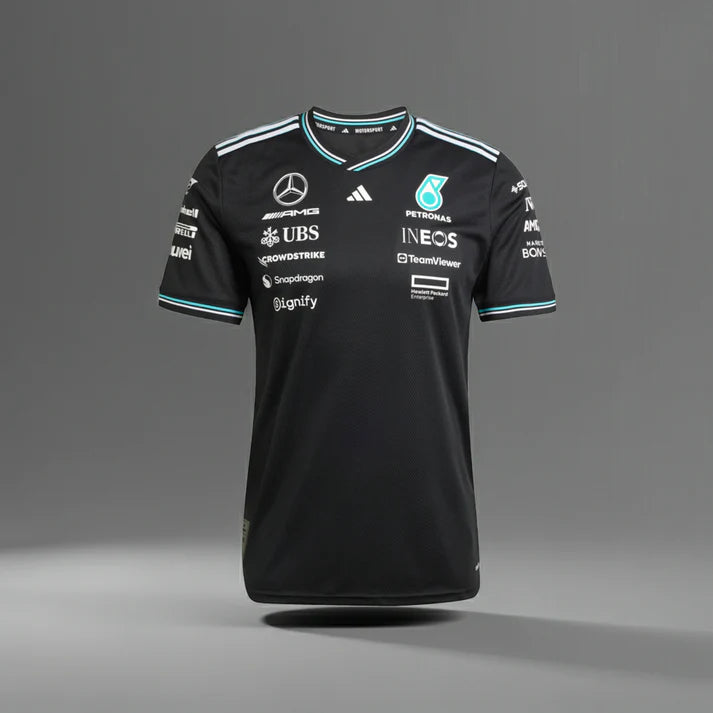 AMG Petronas Mercedes F1 Tee Shirt Driver AMG Petronas Mercedes F1 Tee Shirt Driver — Performance et style automobile en un seul vêtement. Conçu dans un esprit inspiré de la compétition. Esprit Pilote