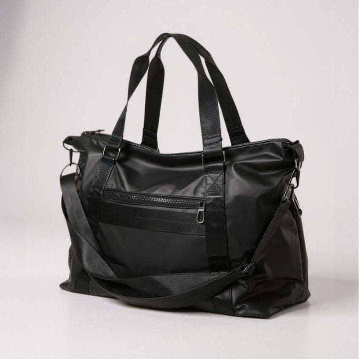 Delahaye Sac Imperméable "Albali" - Delahaye Sac Imperméable "Albali". Matière protégeant vos affaires par tous les temps. Grand compartiment principal et poches zippées pour un accès facile.
