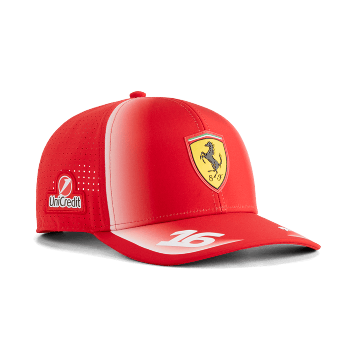 Scuderia Ferrari Casquette Charles Leclerc 2026 - Scuderia Ferrari Casquette Charles Leclerc 2026 - Casquette officielle Puma avec structure en A, panneaux maille ventilant, patch cousu et fermeture à pression. - Esprit Pilote