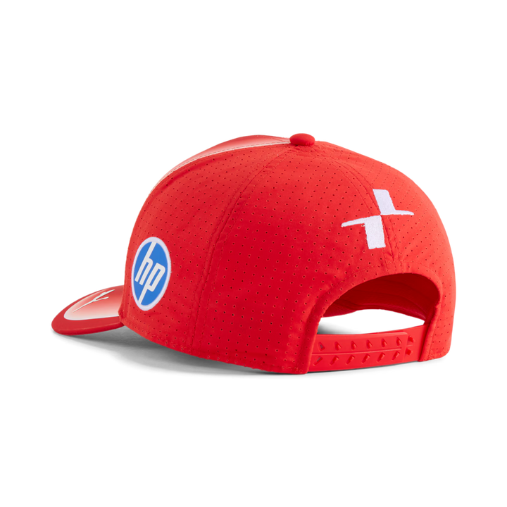 Scuderia Ferrari Casquette Charles Leclerc 2026 - Scuderia Ferrari Casquette Charles Leclerc 2026 - Casquette officielle Puma avec structure en A, panneaux maille ventilant, patch cousu et fermeture à pression. - Esprit Pilote